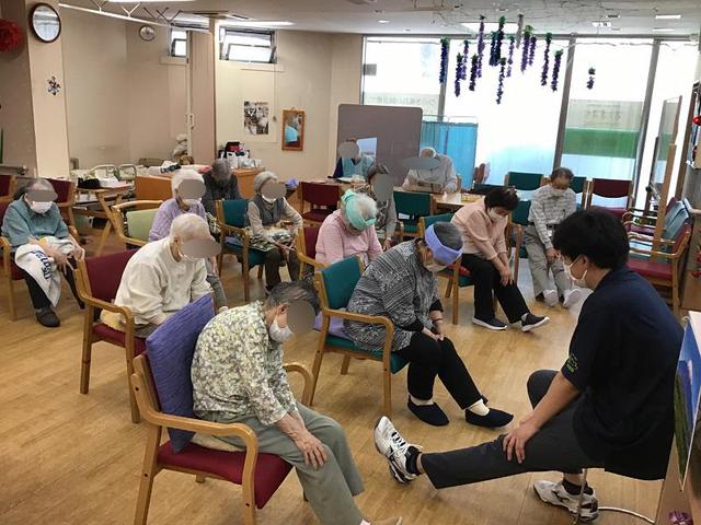 画像2: 理学療法士による体操教室