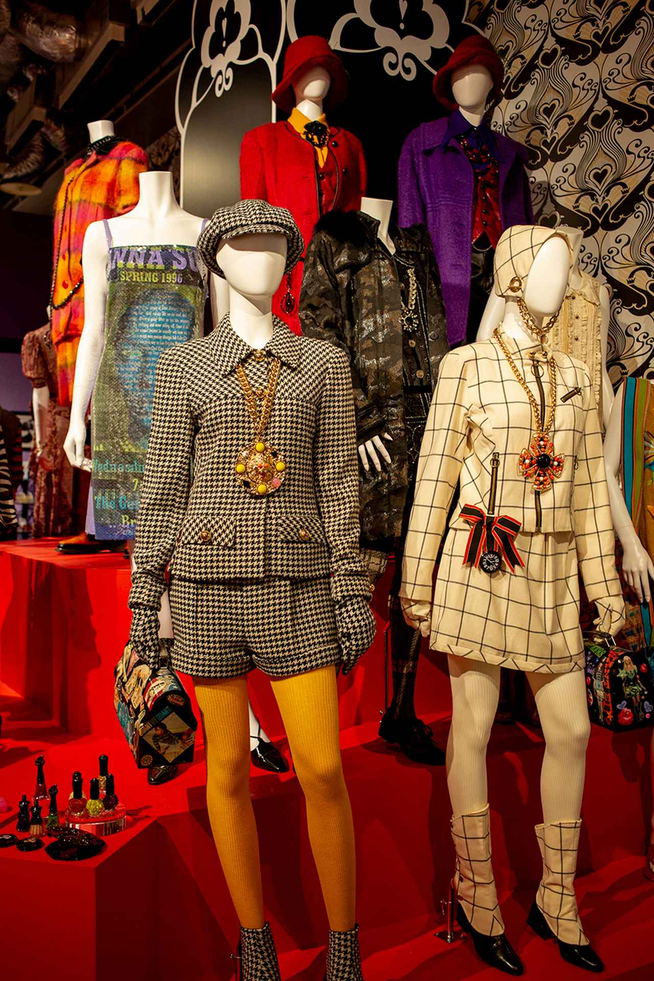 ファンタジーと革新が織りなす 「アナ スイ」ワールドへ (1/2) - T