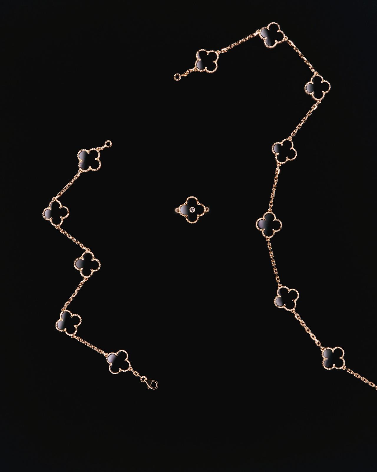 四つ葉のクローバーをお守りに。 ジュエリーが導く、幸福の道しるべ (2/2) - T JAPAN:The New York Times Style  Magazine 公式サイト