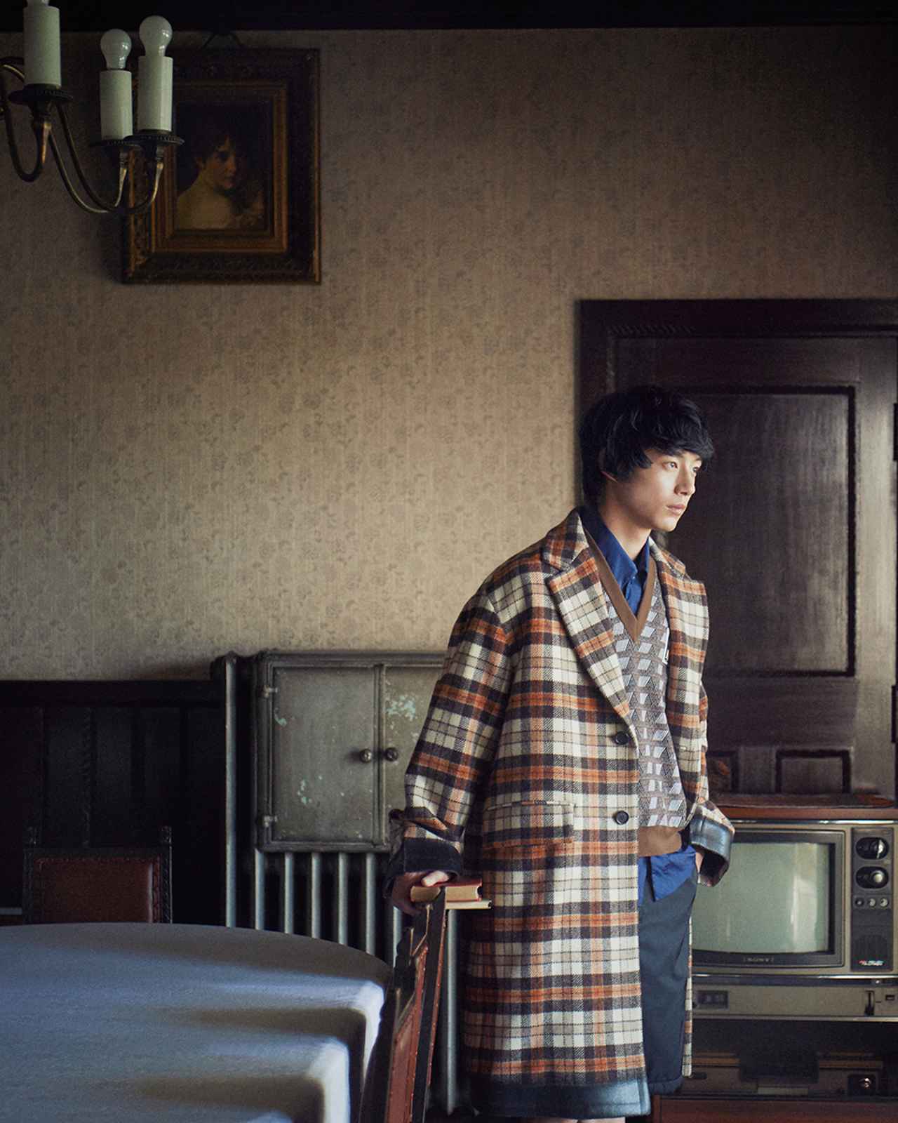 坂口健太郎が語る チェックの服と 役者としての