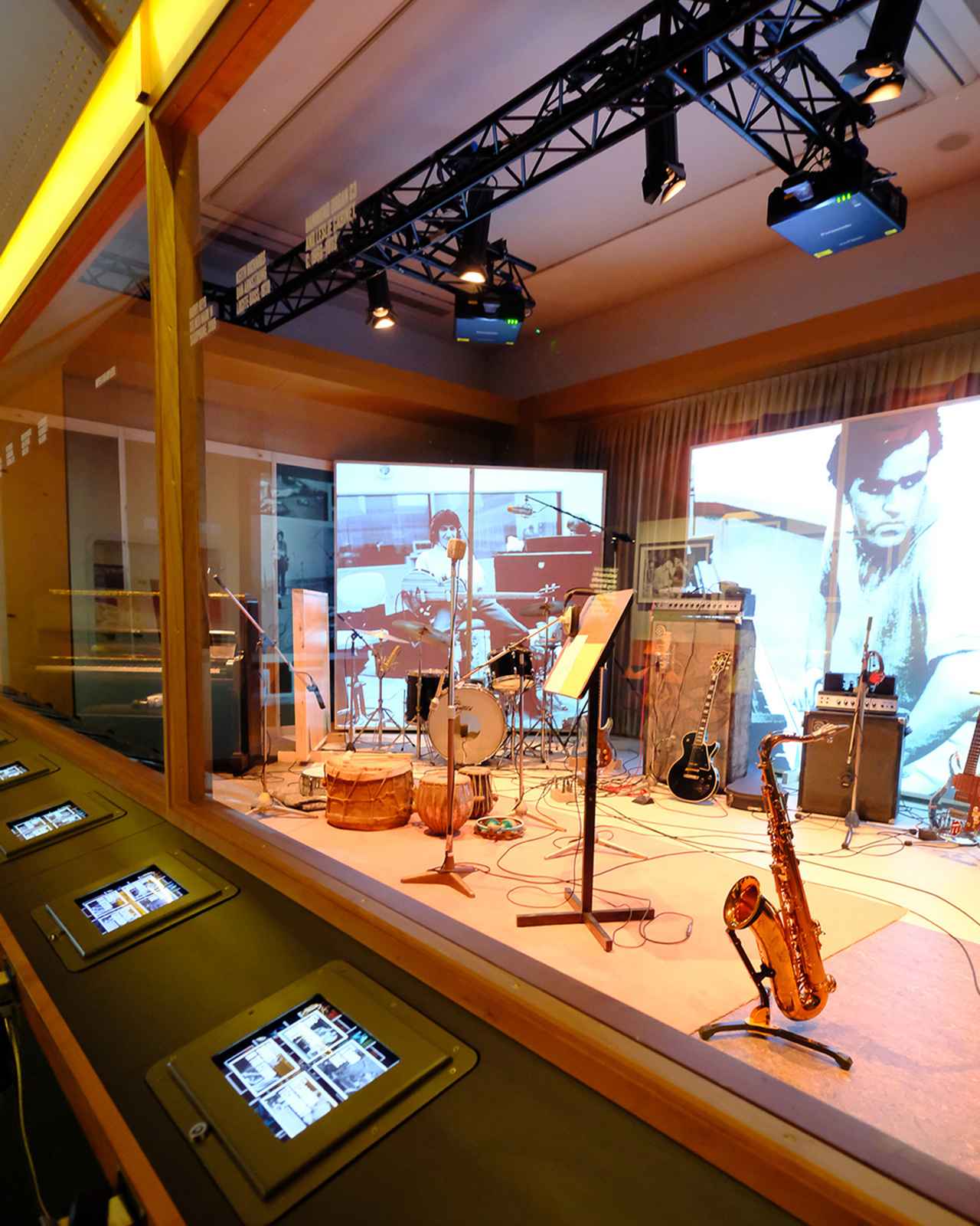 だからストーンズはやめられない！ 「EXHIBITIONISM ― ザ・ローリング