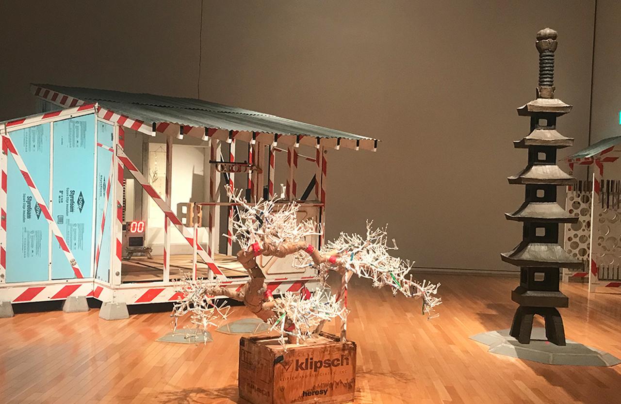 美術館が“茶事の空間”に。 現代アーティスト トム・サックスの奇天烈な