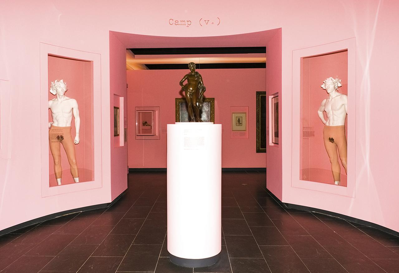 ファッションとアートの論客は メトロポリタン美術館の 『キャンプ』展をどう観たか (35) - T JAPAN:The New York Times  Style Magazine 公式サイト