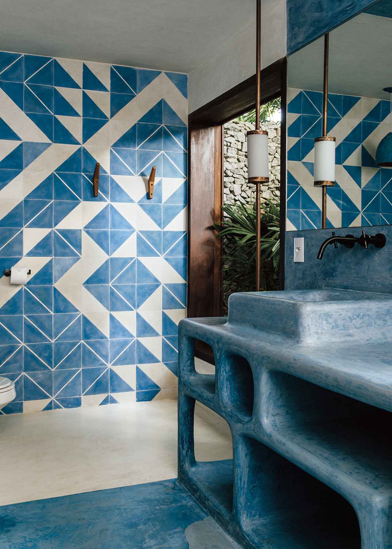 高台に建つ別荘―― 元ファッション界の大物が ブラジルの小さな町に惹