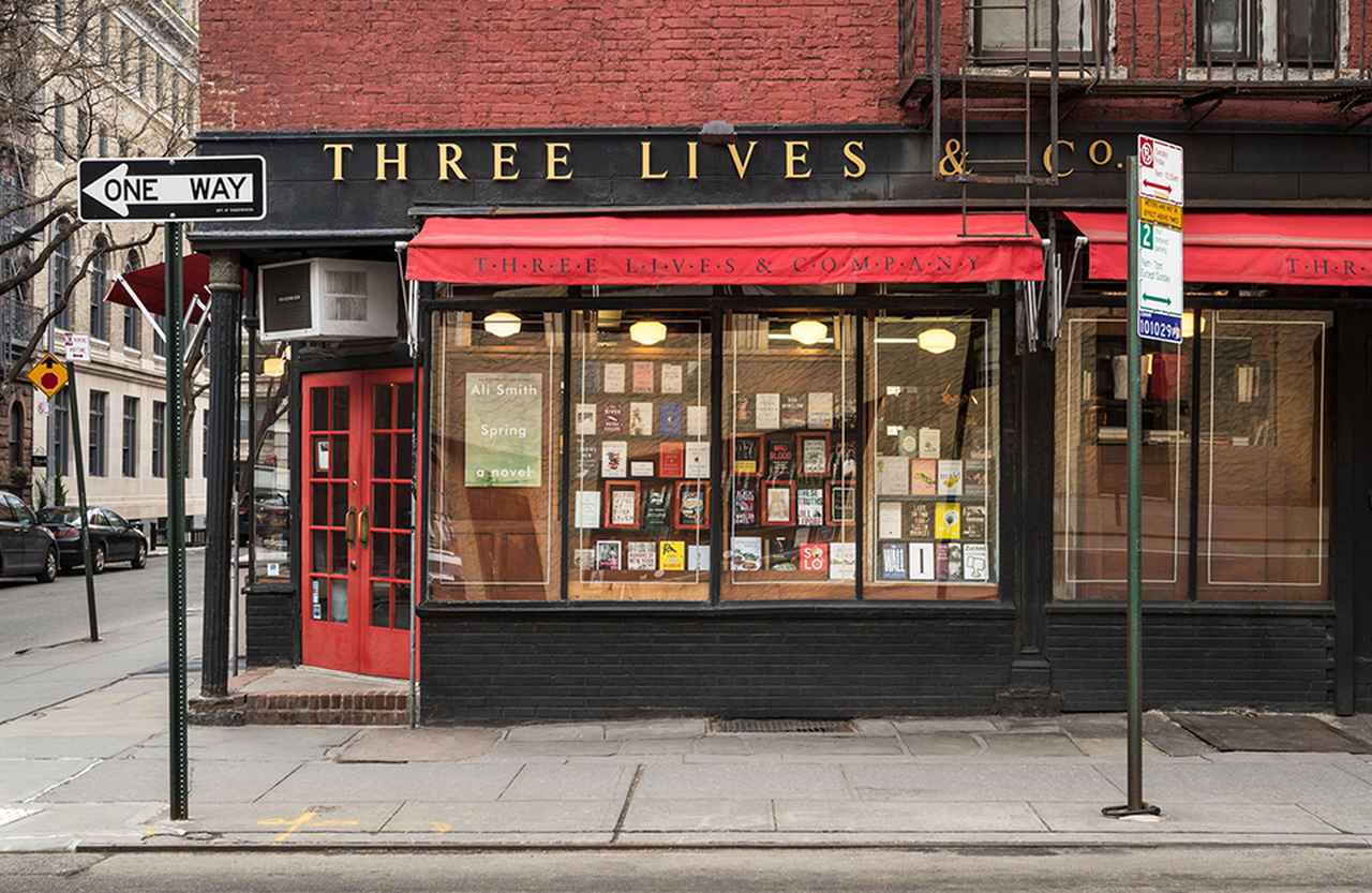 グリニッチ ビレッジの街角に佇む いかにも ニューヨークらしい 書店 スリー ライブス カンパニー 1 2 T Japan The New York Times Style Magazine 公式サイト