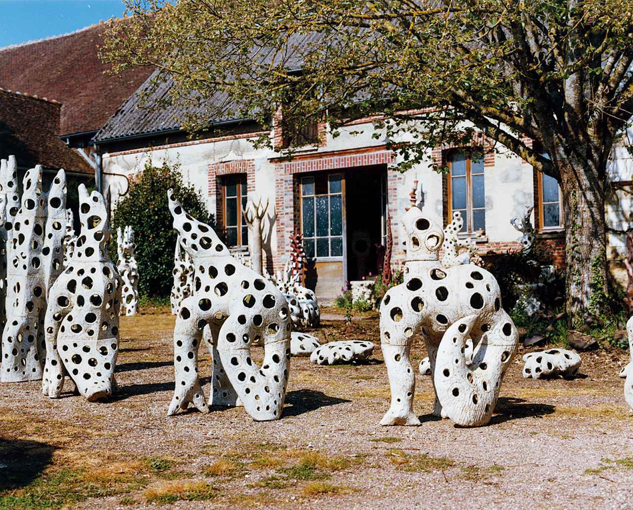 芸術家アニェス・ドゥビゼーの 異世界のような別荘 (1/1) - T JAPAN