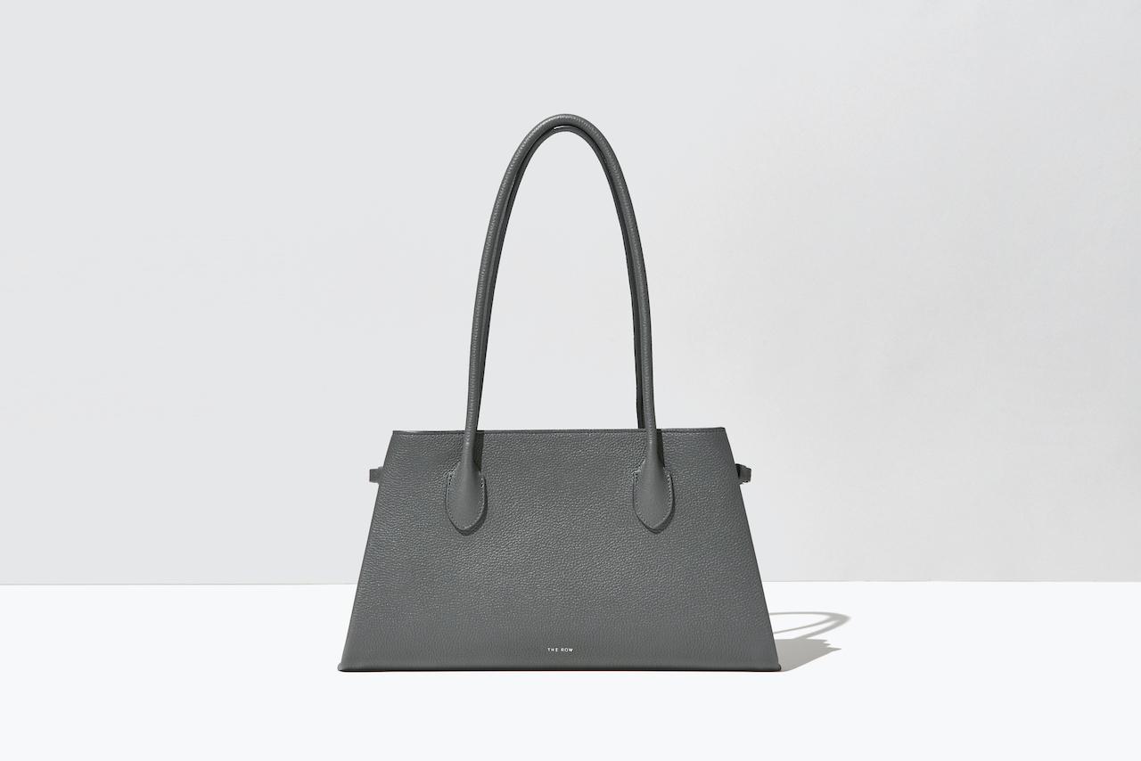 小ぶりながら実用的な大きさで優秀 Louis Vuitton ハンドバック 小ぶりなのに使えると話題！ ルイ・ヴィトンやザ・ロウなど 才色