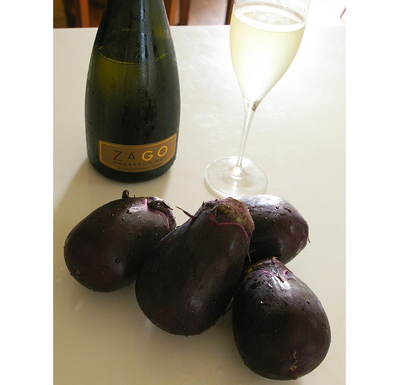 平野由希子の 野菜とお酒 幸福な大人の食卓 Vol 5 水茄子のレシピ 1 1 T Japan The New York Times Style Magazine 公式サイト