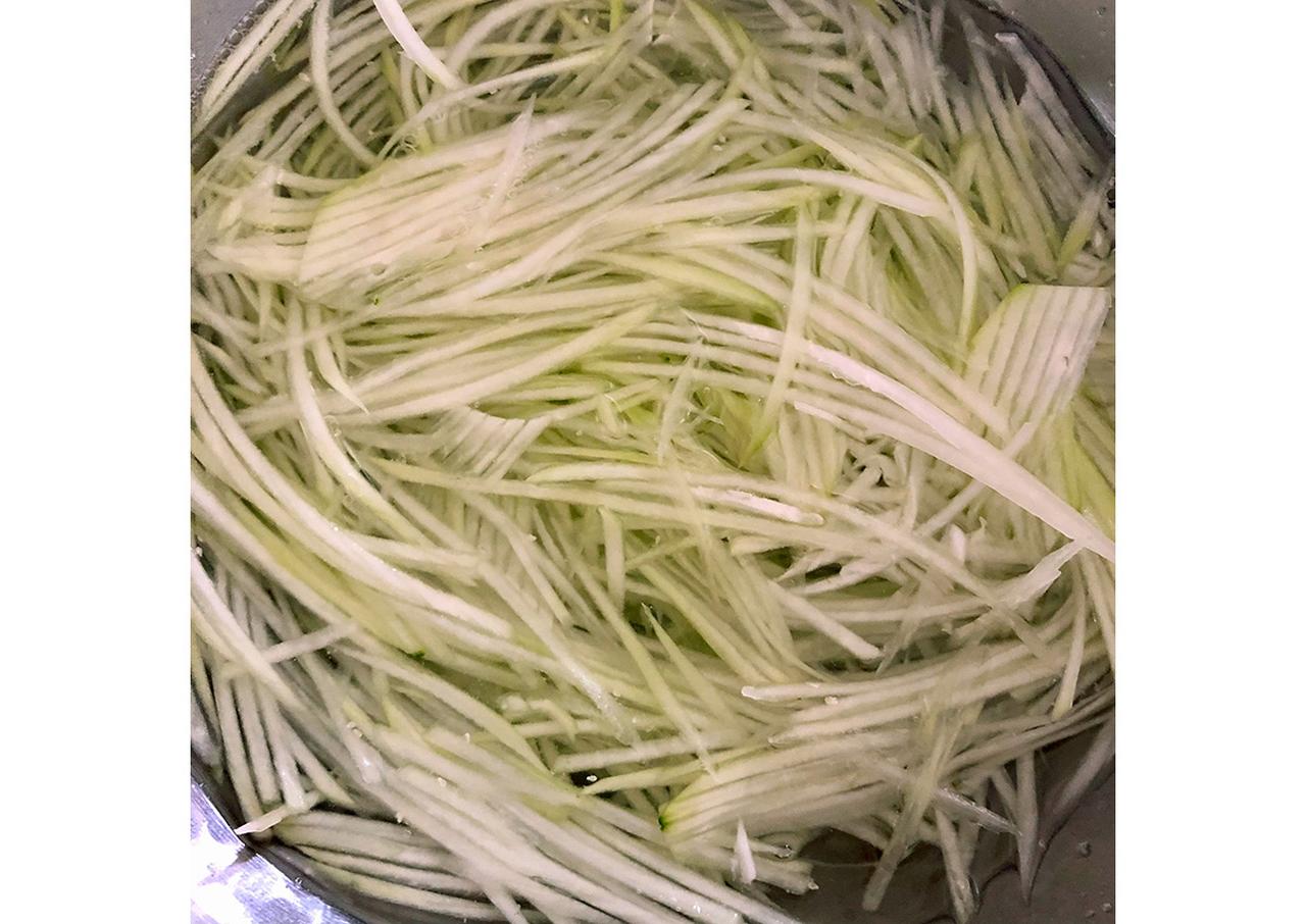 平野由希子の 野菜とお酒 幸福な大人の食卓 Vol 6 青パパイヤのレシピ 1 1 T Japan The New York Times Style Magazine 公式サイト 平野由希子の 野菜とお酒 幸福な大人の食卓 Vol 6 青パパイヤのレシピ 1 1 T Japan The New York Times Style Magazine 公式サイト