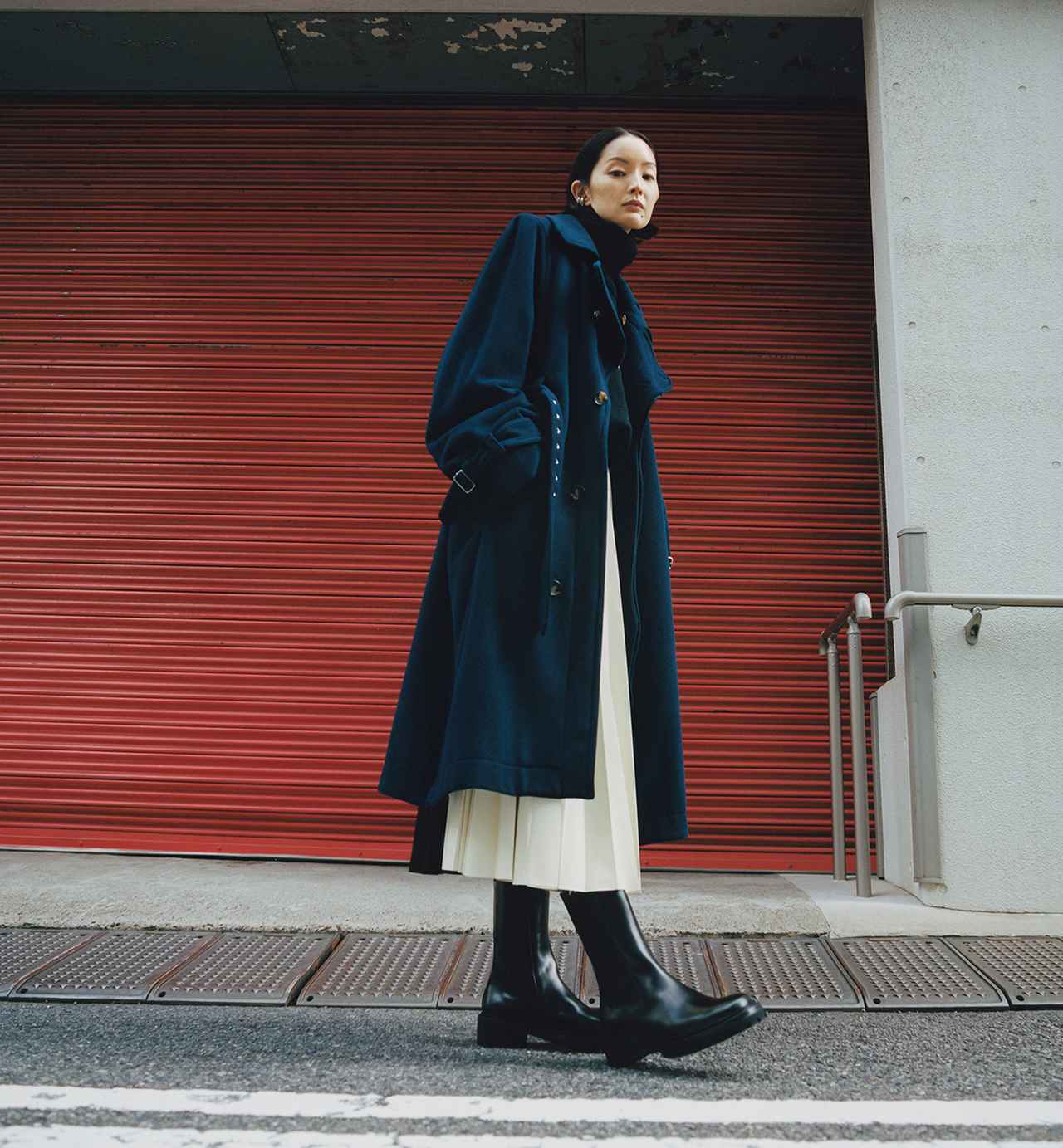 大人が着るから美しい。 どんな装いも包み込む タイムレスなコート - T