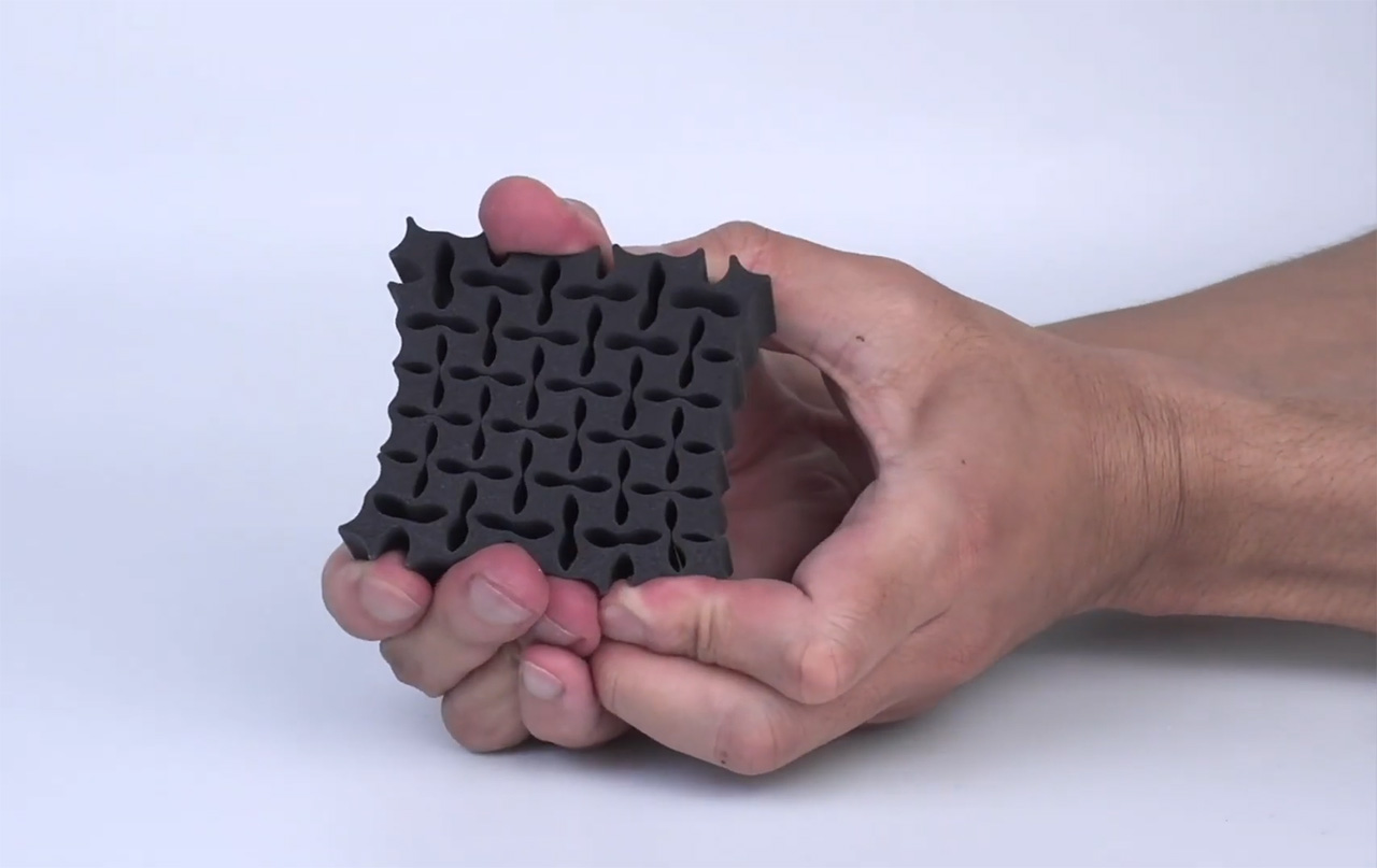 A-POC ABLE ISSEY MIYAKEが ミラノデザインウィークで示した 「一枚の