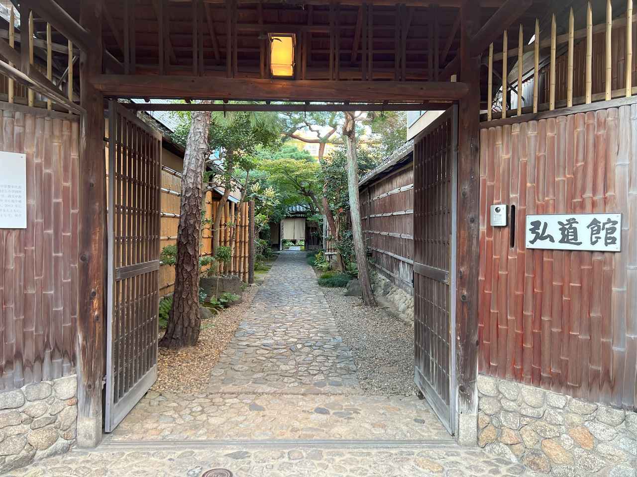 アレックス・カッツ が 「完璧なバランス」を見つけた 京都で個展を