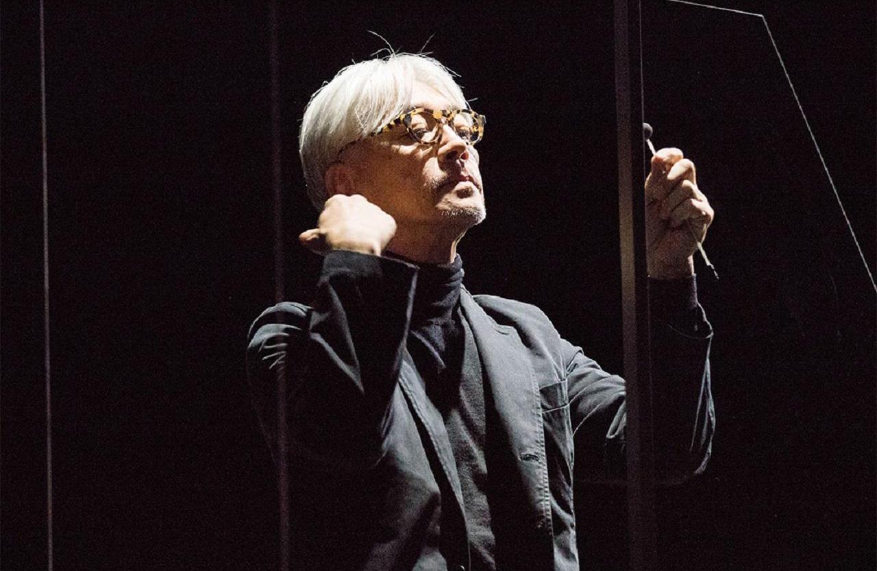 前衛的な音楽表現の軌跡を辿りその未来像も体感する、 坂本龍一の
