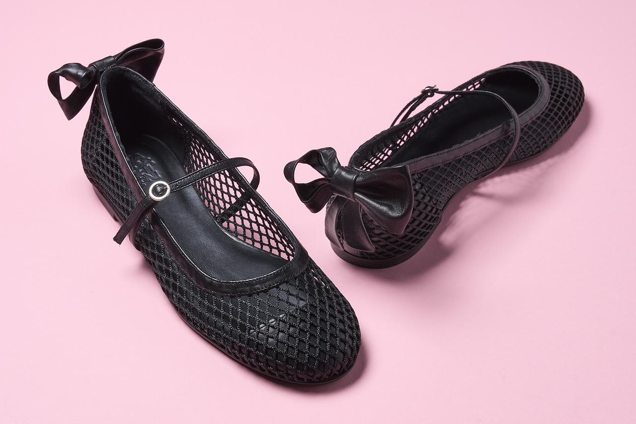 歩きやすくて、上品可憐。 ハイブランドのとびきり洒落た 黒のバレエ
