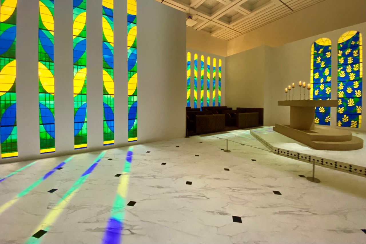 最晩年の傑作、ヴァンスの ロザリオ礼拝堂内部を実物大で再現