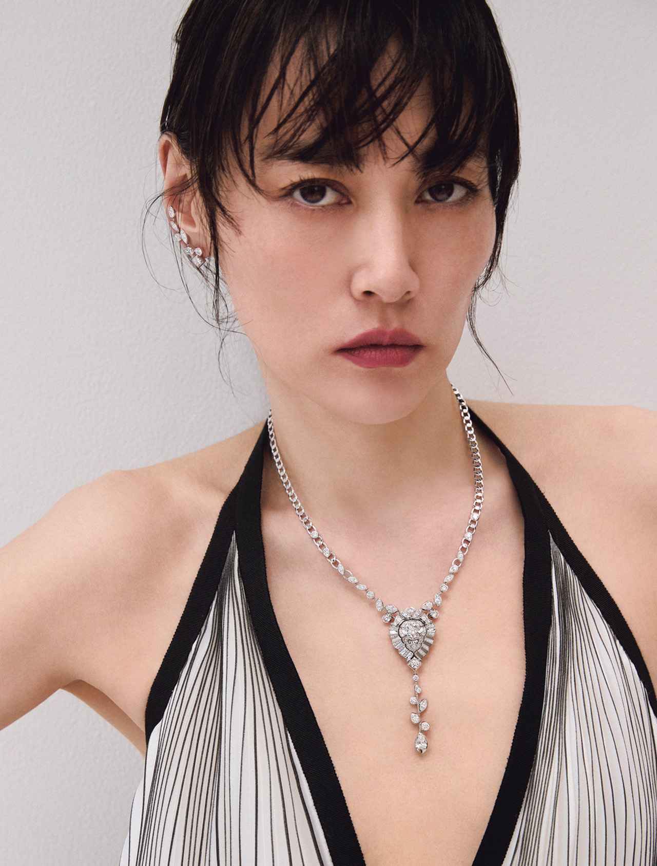 菊地凛子 菊地凛子がしなやかにまとう ダイヤモンドと真珠の煌めき - T JAPAN:The New York Times Style Magazine  公式サイト