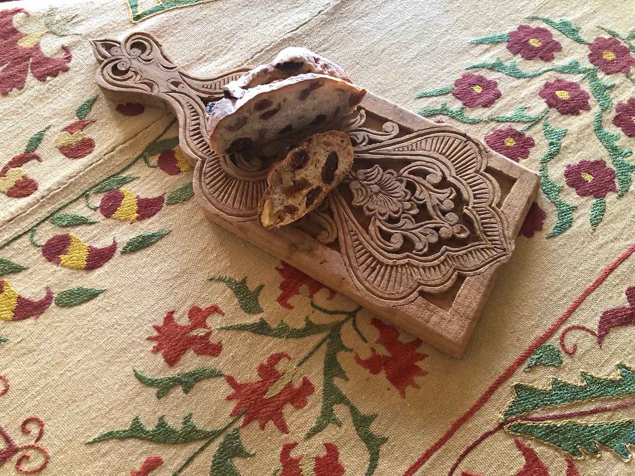 パリで出会ったヴィンテージ・アールデコ刺繍テーブルクロス】 パリで