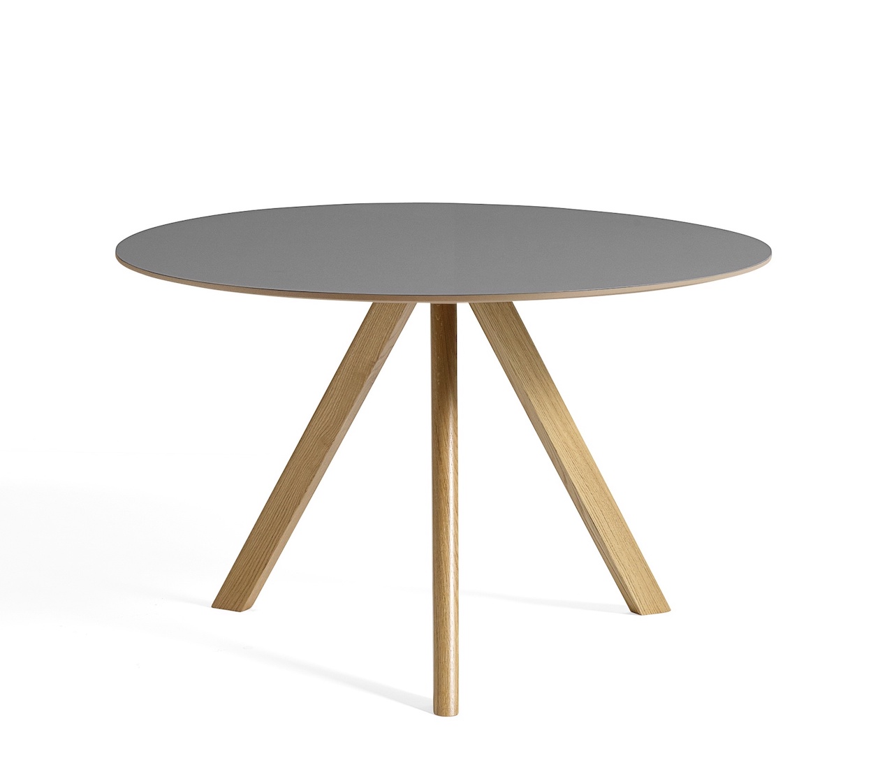 カッシーナ、マルニ木工、 カール・ハンセン＆サンほか アイコニックな