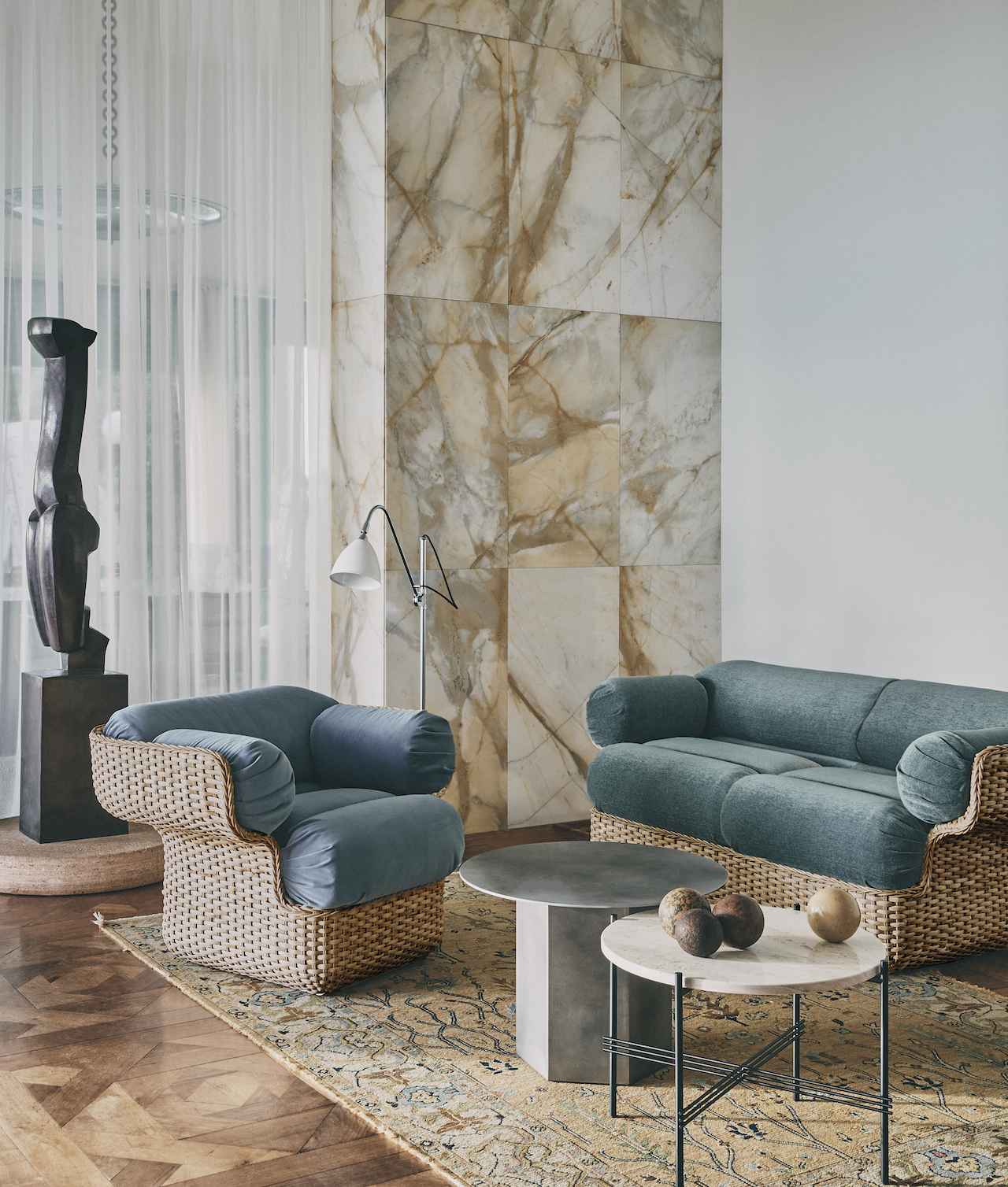 モダンなベージュと青のソファ vs3f92k_2.jpg