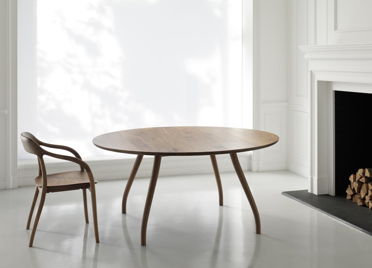 木製テーブルの名品で目指す、 人を招きたくなるダイニング。 新生活に