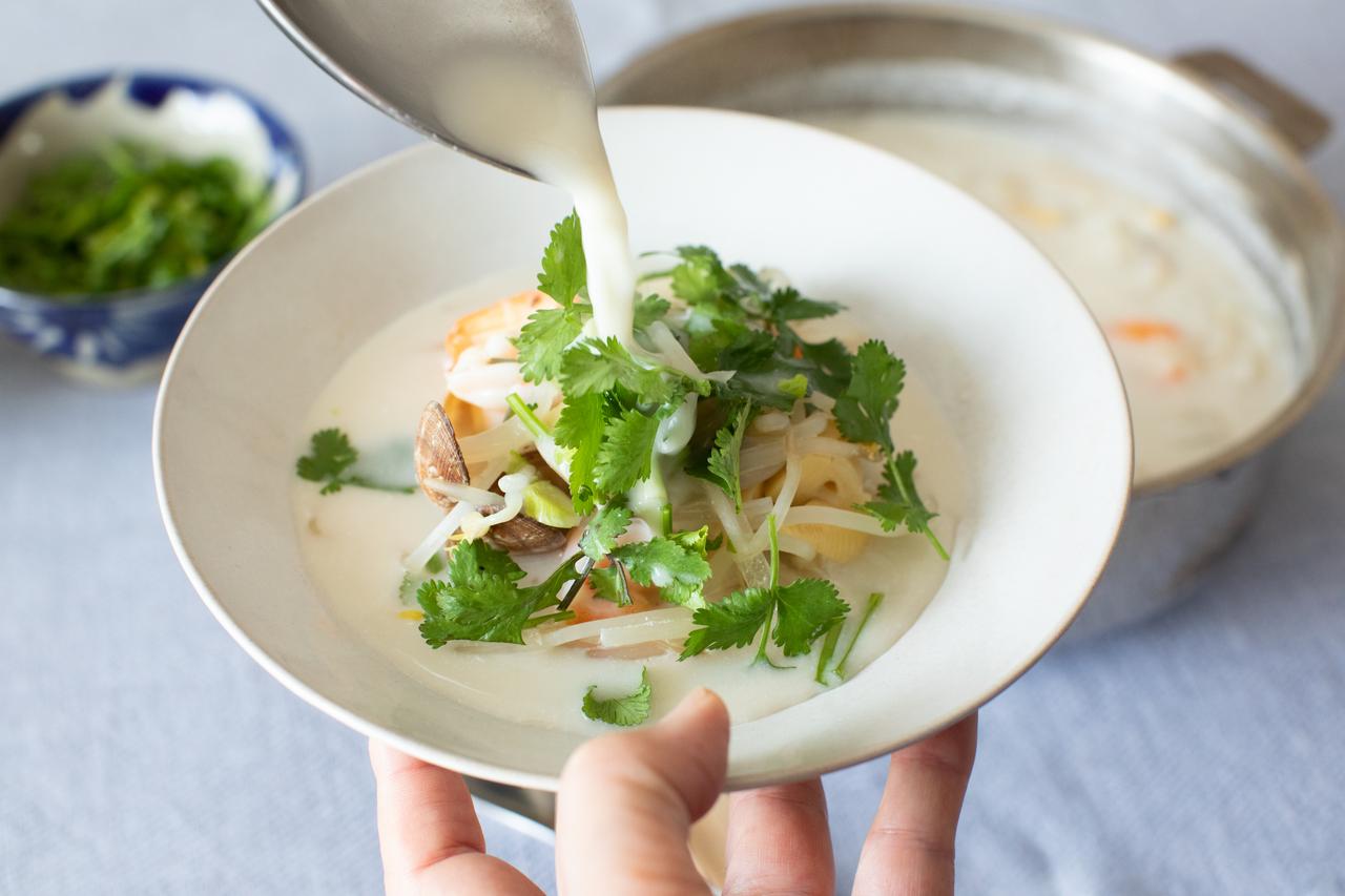 楽しく生きぬくために。 長尾智子の日々のスープ Vol.5 優しい辛味、夏のココナッツスープ - T JAPAN:The New York Times  Style Magazine 公式サイト