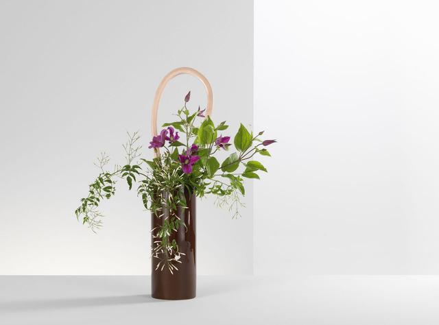 画像: 「ヴァース デクパージュ ブークレ」￥47,300／ヴィトラ COURTESY OF VITRA