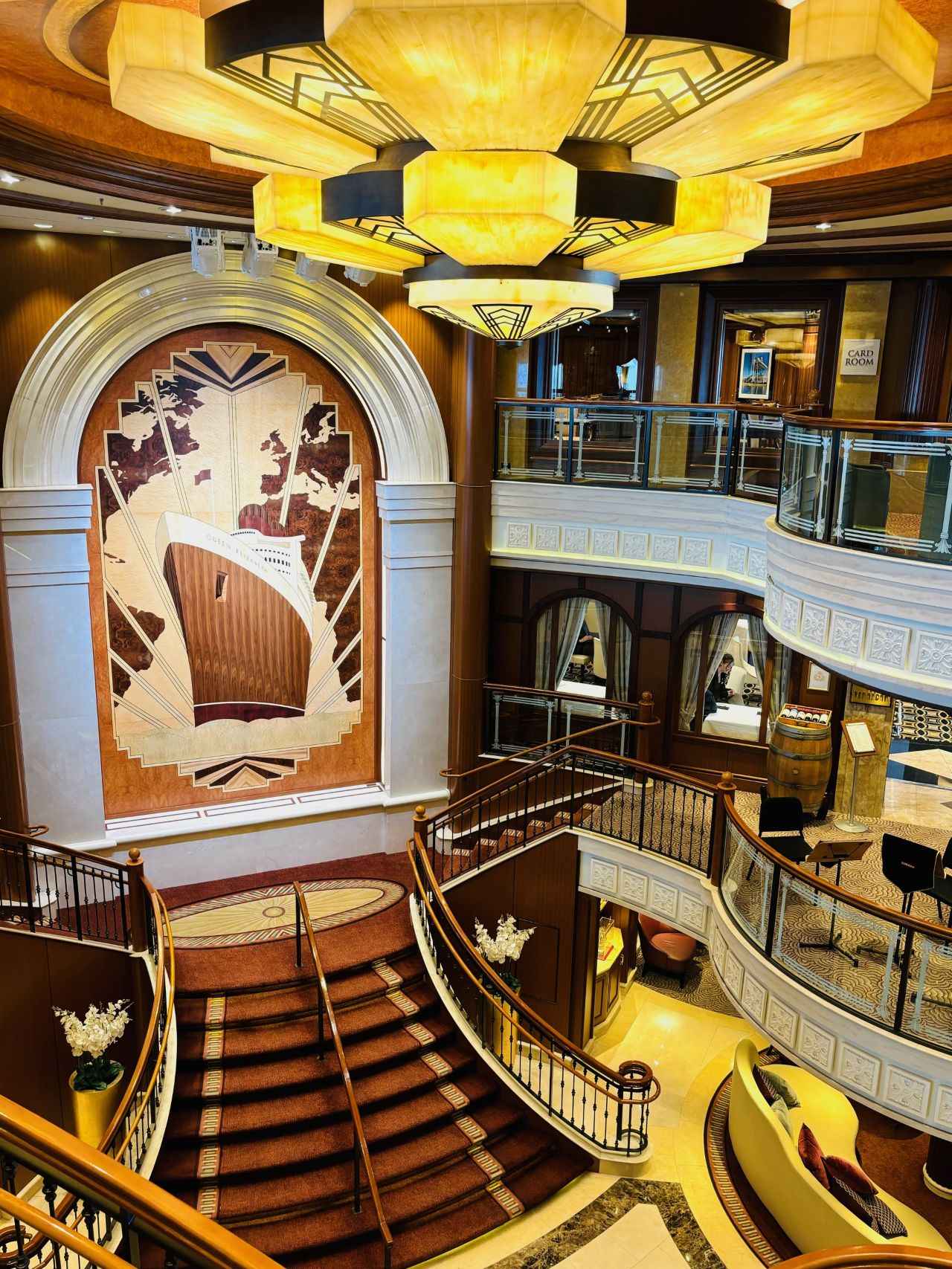 伝統の豪華客船 「クイーン・エリザベス」で 感動尽くしの旅へ【前編