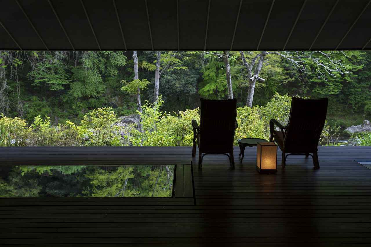 画像: 一幅の絵画のようなラウンジ
