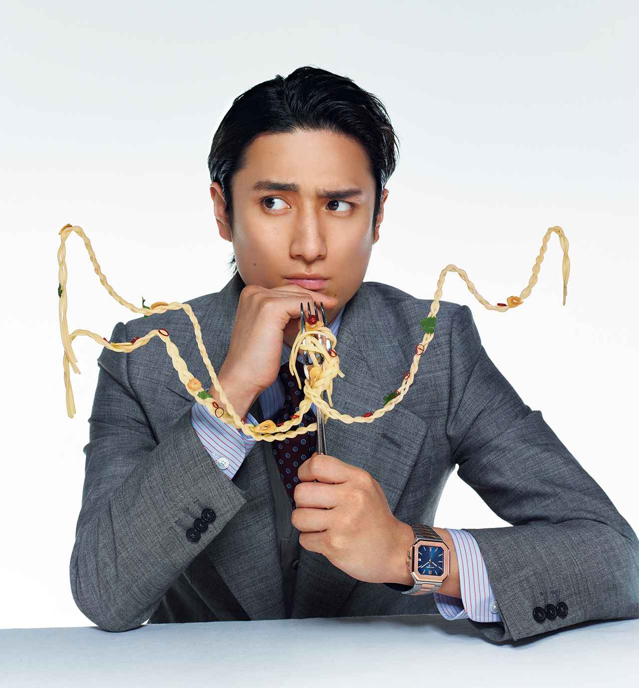 中村隼人が鮮やかに魅せる！ 愉しみを刻む、洗練の腕時計 - T JAPAN