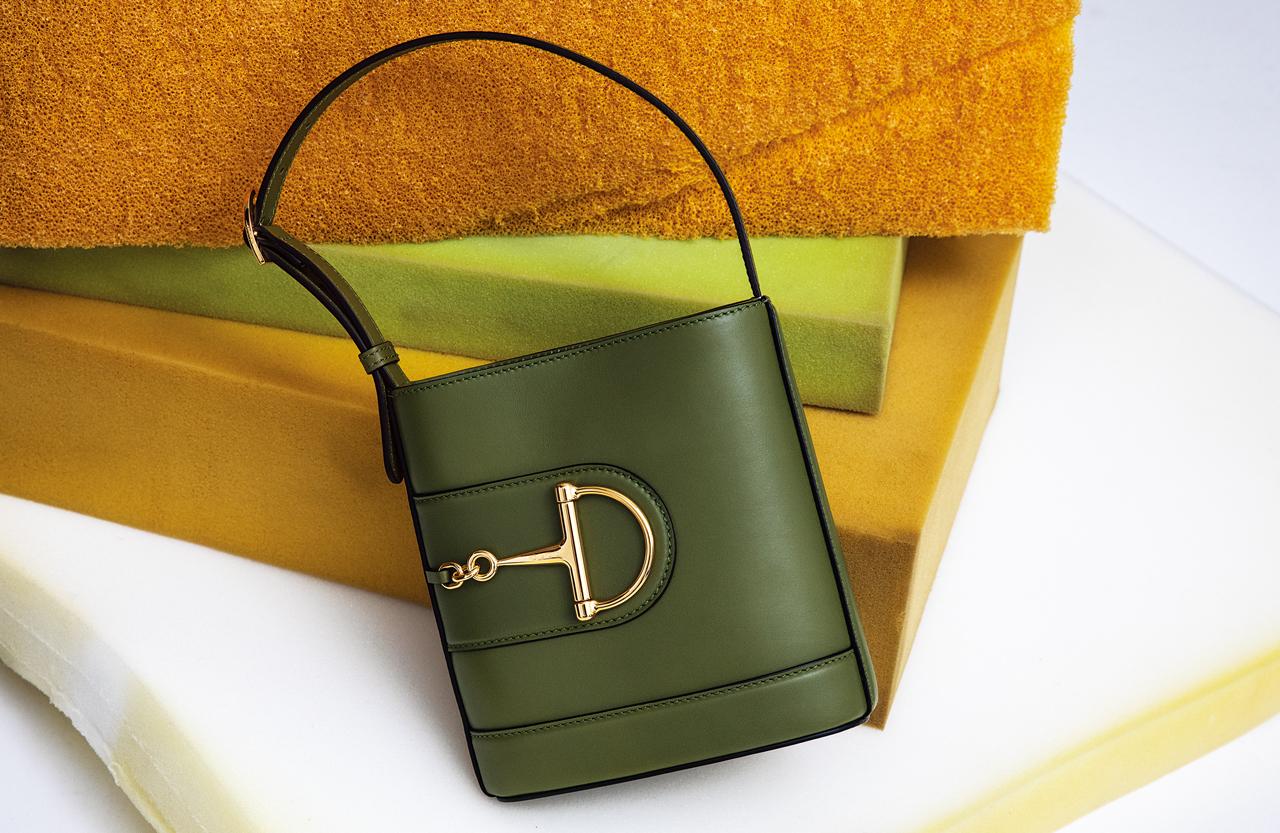GUCCI ドリンクケース　カバー　【ラスト1点】 グッチのバッグ 「グッチ 73」 名品の“最初と最新”の物語 - T