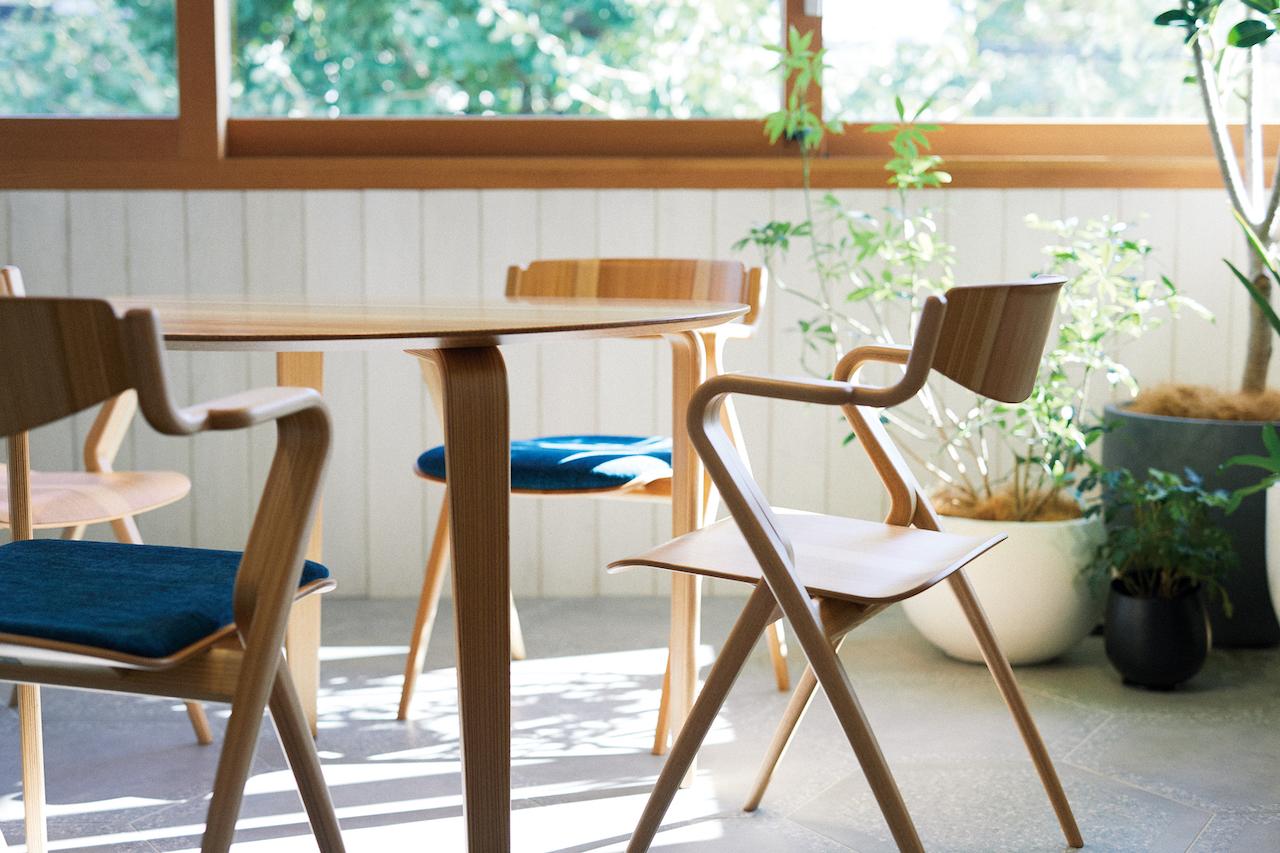 美しい木の丸テーブル。 秋田木工、飛騨産業、天童木工ほか 日本の職人