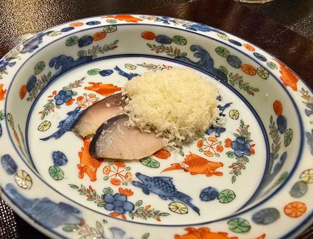 画像: 鯖のなれ寿司、カチョカバロチーズ添え
