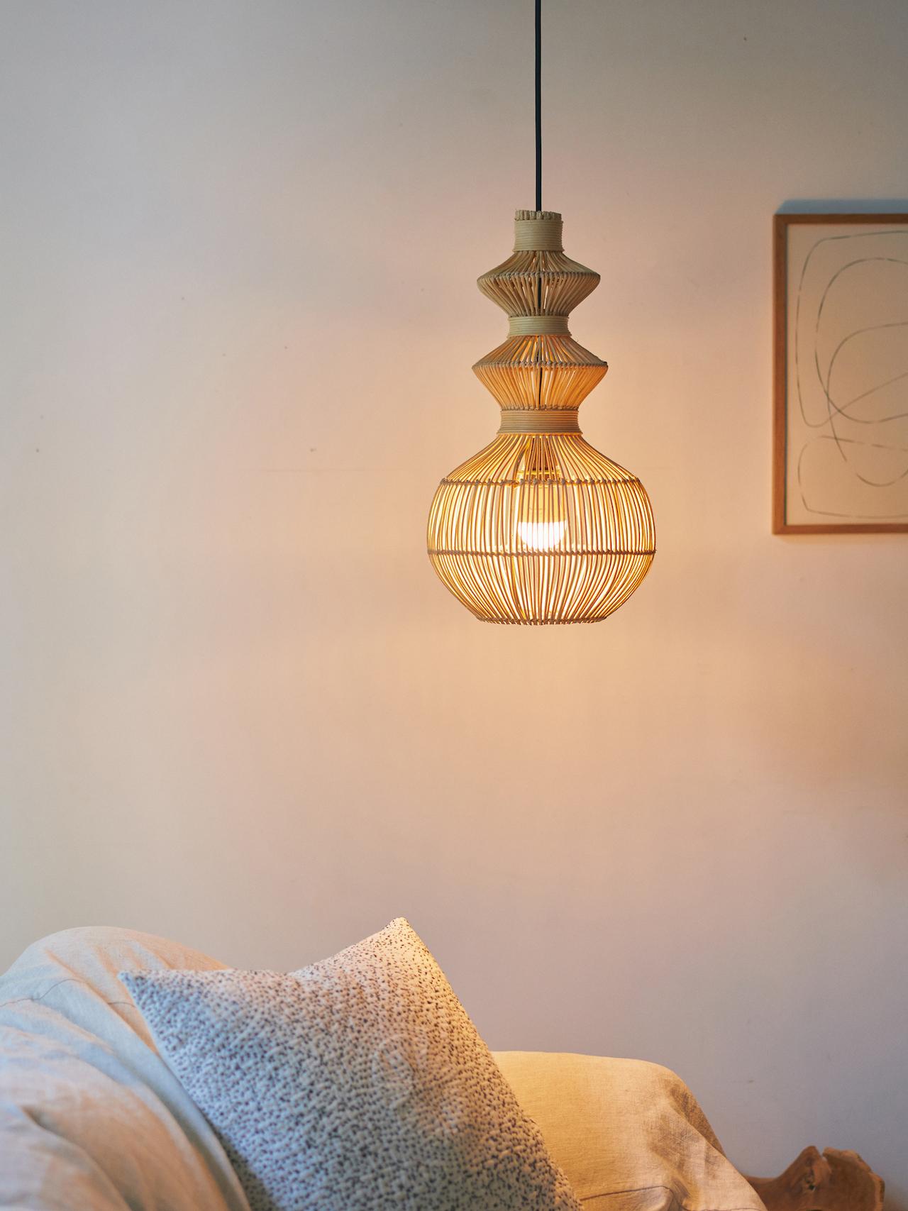 明かりも涼しくラタンやバンブーで。 イデー、ザ・コンランショップ