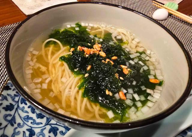 画像: 安乗ふぐのスープと地元名産のあおさを使ったスープ麺