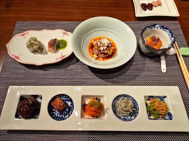 画像: 鰻、安乗河豚の白子和え、浦村の牡蠣蒸しなど地元の食材を使った前菜