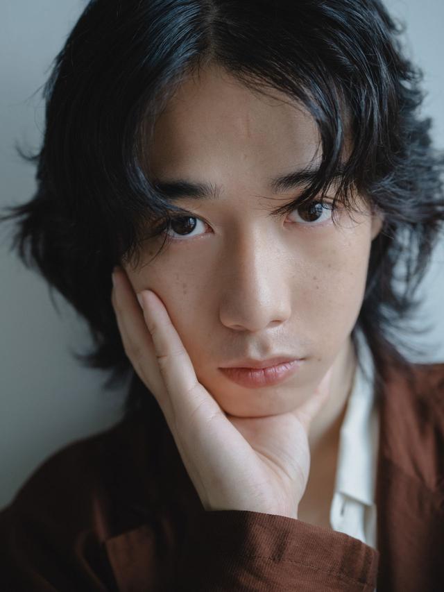 画像: 片岡千之助(かたおか・せんのすけ) 2000年生まれ、東京都出身。片岡孝太郎の長男。祖父は片岡仁左衛門。2003年に大阪松竹座『男女道成寺』の所化で初お目見得。2004年に歌舞伎座『松栄祝嶋台』で初代片岡千之助を名乗り初舞台。2011年、戦後初となる祖父と孫での『連獅子』を仁左衛門と実現させる。2012年より自主公演「千之会」を主催する。青山学院大学に在学中。