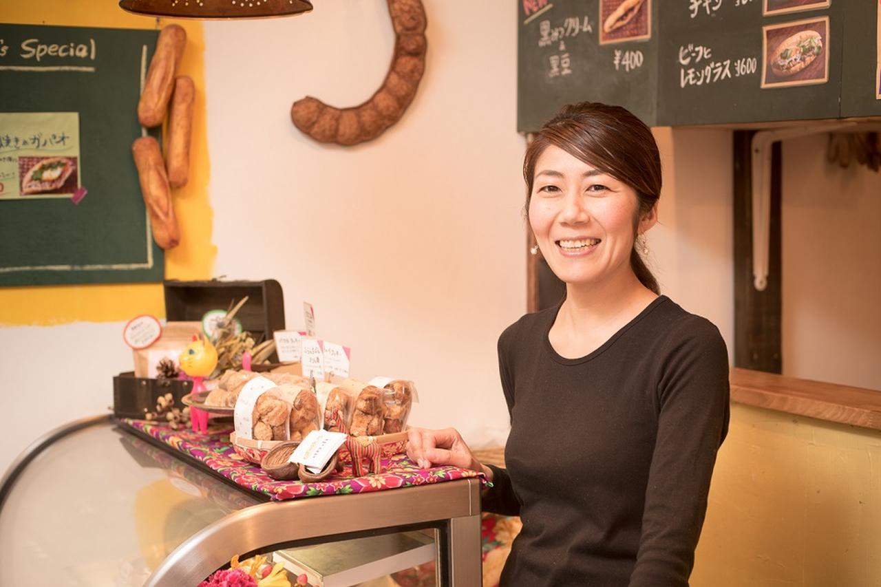 画像: オーナーの島田孝子さんはデザイン学校出身。店の内装は基本的に友人の助けを借りてDIYで仕上げた