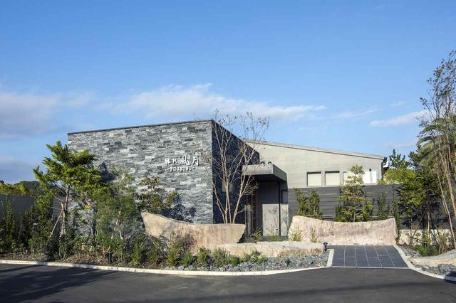 画像: 海辺の建物らしい開放感が心地よい