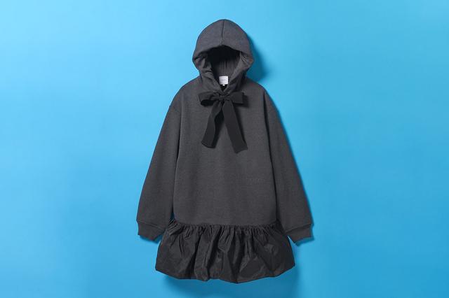 画像: スウェットドレス¥137,500/イザ