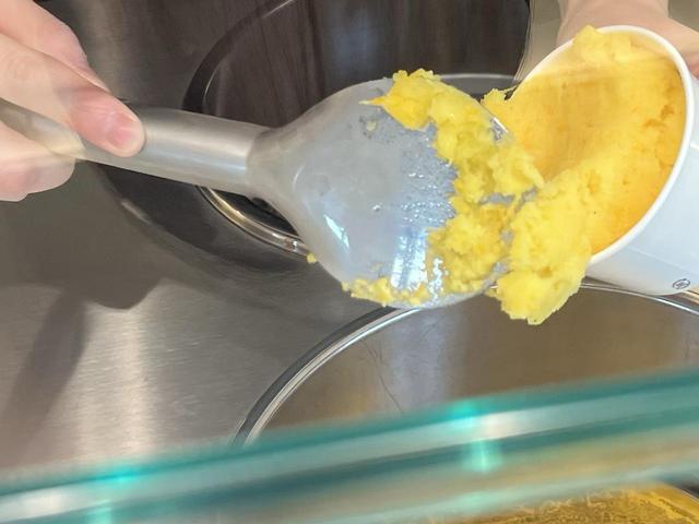 画像: オレンジクローヴのジェラート・シングルカップ￥500。オレンジは皮まで使い、皮の食感や苦みがしっかり。クローヴも加わり、複雑味も増し、食べ飽きない