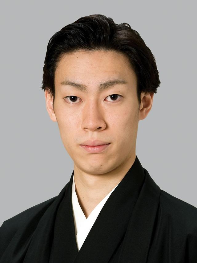 画像: 坂東巳之助(BANDO MINOSUKE) 東京都生まれ。父は十世坂東三津五郎。屋号は大和屋。91年9月、歌舞伎座『傀儡師』の唐子で初お目見得。95年11月、歌舞伎座『蘭平物狂』の繁蔵と『寿靭猿(ことぶきうつぼさる)』の小猿で二代目坂東巳之助を襲名し、初舞台。2015年スーパー歌舞伎Ⅱ『ワンピース』では存在感のある芝居で注目される。近年は2018年新作歌舞伎『NARUTO−ナルト−』、新作歌舞伎『風の谷のナウシカ』などの話題作や新春浅草歌舞伎、八月納涼歌舞伎などでも活躍。映像のメディアにも出演し、NHK大河ドラマ『光る君へ』では円融天皇役を演じた。辺見学役で出演した映画『朽ちないサクラ』も上映中。 ©SHOCHIKU
