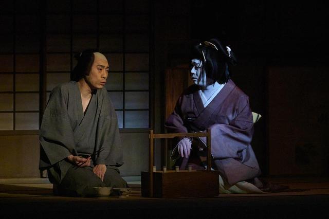 画像: 「ゆうれい貸屋」桶職弥六=坂東巳之助(左)、芸者の幽霊染次=中村児太郎(右)
