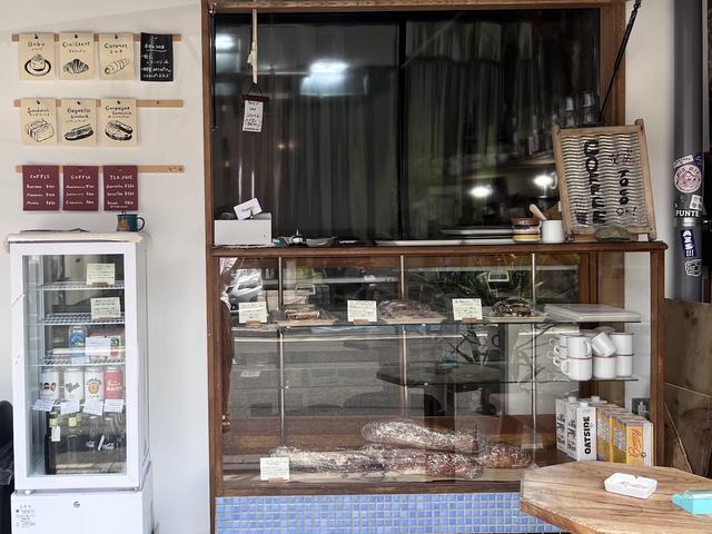 画像: パンの販売は、サンドイッチや甘いコルネ、食事パンなど。金土日が特に豊富にそろう