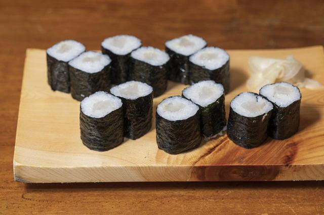 画像: 白鉄火巻きは2本で￥1,500(税抜)