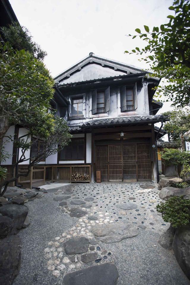 画像: 和風建築の佇まいに、どこか異国の風がわたる