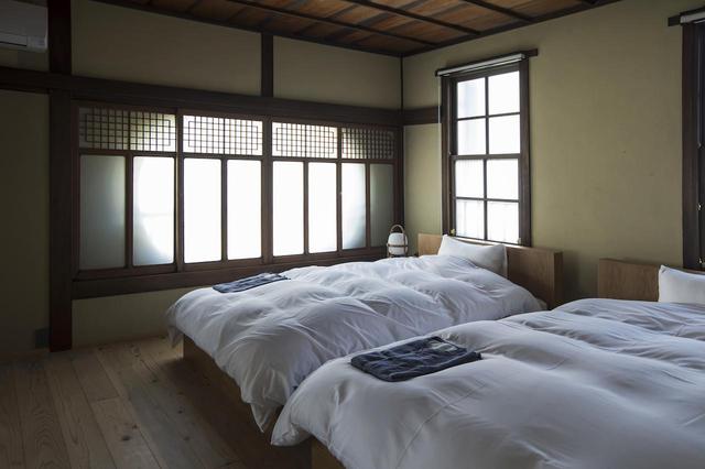 画像: 一番広さをほこる「母屋」のベッドルーム。続きの間には庭を見下ろす広縁つきの居間がある