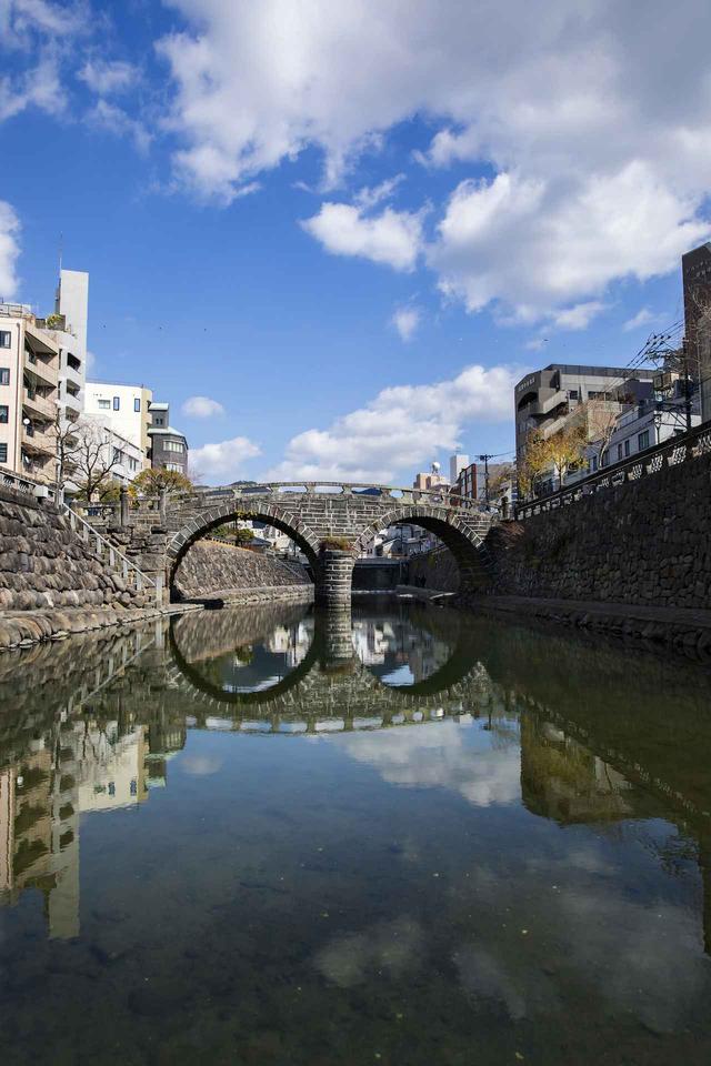 画像: 1634年に中島川に架けられた、流麗なアーチを描く唐風の石橋