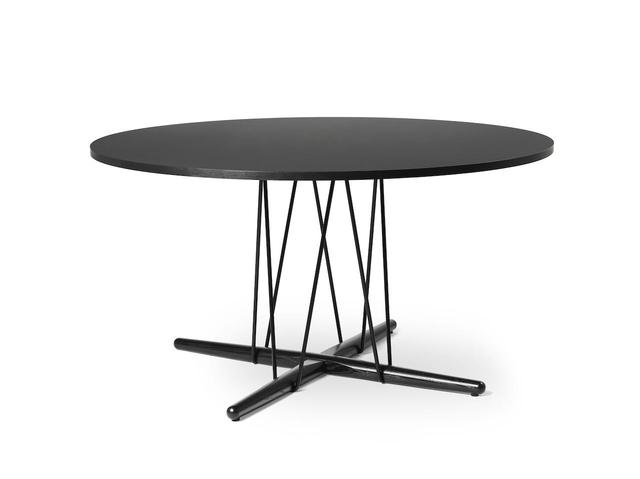画像: 「E020エンブレイス テーブル」<φ139.5×H74cm>¥239,800〜/カール・ハンセン&サン COURTESY OF CARL HANSEN & SØN