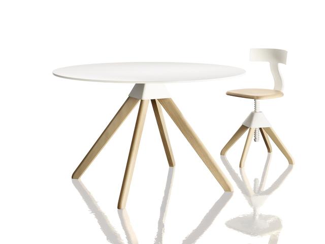 画像: 「 クックー ザ ワイルド バンチ」<φ120×H75cm>¥337,700/マジス ※椅子は別売り COURTESY OF MAGIS JAPAN