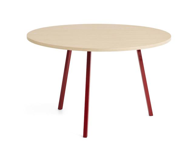 画像: 「ループスタンド ラウンドテーブル」<φ120×H74cm>¥187,000/HAYCOURTESY OF HAY